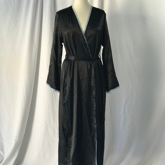 Jones New York Other - Jones New York silky feel Robe